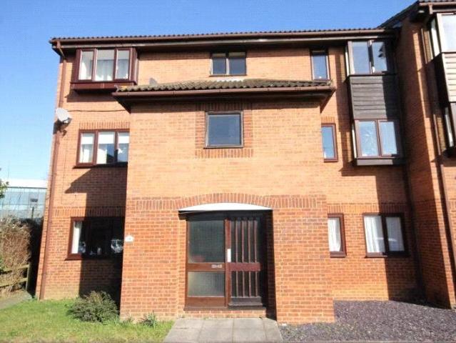 Wesley Drive, Egham, Surrey TW20, 1 bed flat to rent, £1,200 pcm | PrimeLocation
