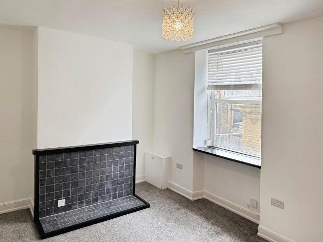 Wesley Street, Otley LS21, 2 bed flat to rent, £750 pcm | PrimeLocation