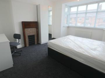 Wesley Place, Newcastle under Lyme, ST5 4 bed semi detached house to rent £1,495 pcm £345 pw