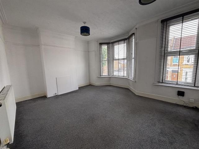 Wesley Road, Southend On Sea SS1, 1 bed flat to rent, £900 pcm | PrimeLocation