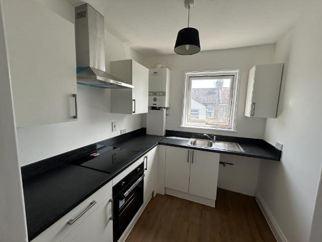 Wesley Road, Southend On Sea SS1, 2 bed flat to rent, £1,150 pcm | PrimeLocation