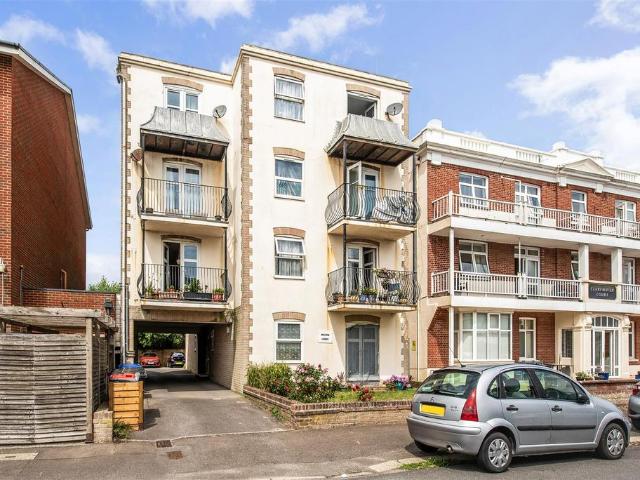 Wessex Avenue, Bognor Regis 1 bed apartment to rent £1,000 pcm £231 pw