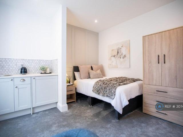 Wessex Road, Poole, BH14 1 bed in a house share to rent £750 pcm £173 pw