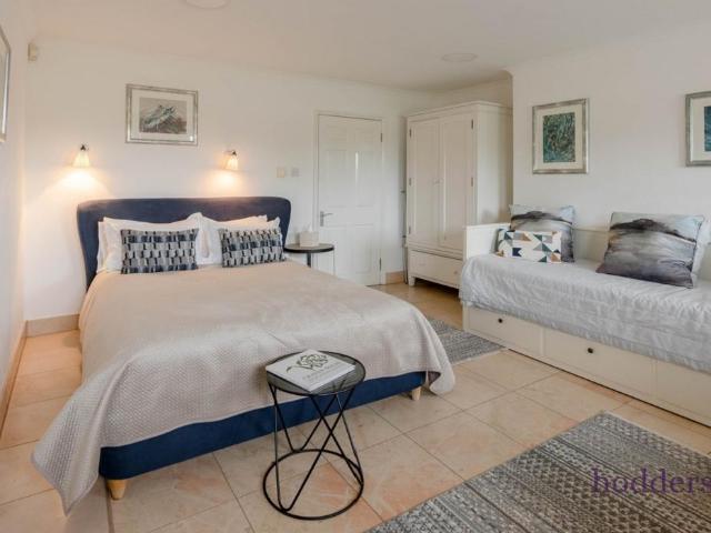 Wesstfield House, Hampton Court Road, London, KT8 9BX, United Kingdom | Studio apartment for rent #138930571 | Rentberry
