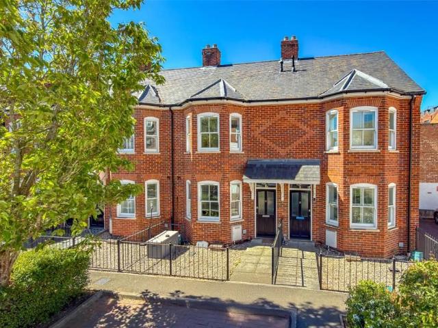 Wetherall Mews, St Albans AL1, 3 bed town house to rent, £2,900 pcm | PrimeLocation