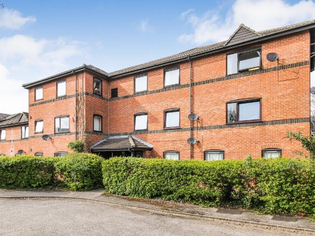 Wetherby Gardens, Farnborough, Hampshire GU14, 2 bed flat to rent, £1,200 pcm | PrimeLocation