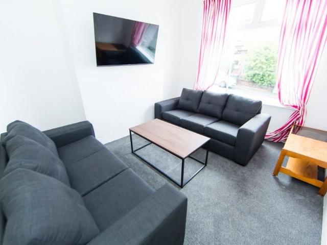 Kelsall Place, Hyde Park, Leeds