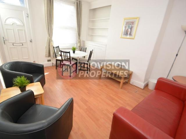 Wetherby Place, Burley LS4 3 bed terraced house to rent £1,287 pcm £297 pw