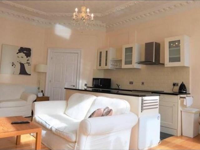 Wetherby Road, Leeds, LS8 2 bed flat to rent £1,600 pcm £369 pw