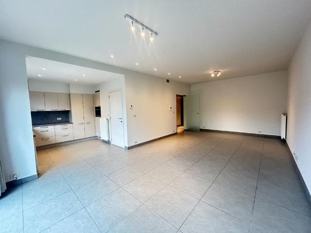Wevelgem Luxe appartement met 2 kamers en garage