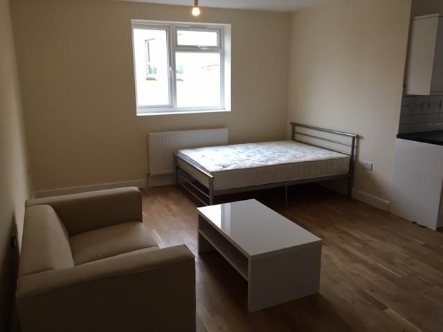Wexham Road, Slough SL1 Studio to rent £990 pcm £228 pw