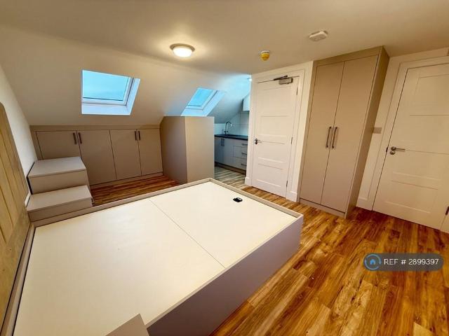 Wexham Road, Slough, SL2 1 bed in a house share to rent £1,200 pcm £277 pw