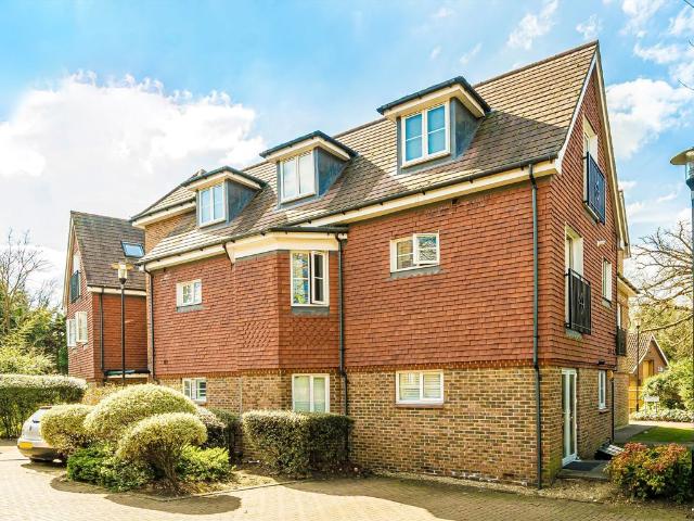 Wey Road, Weybridge KT13, 2 bed flat to rent, £1,900 pcm | PrimeLocation