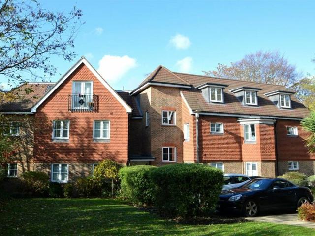 Wey Road, Weybridge KT13, 2 bed flat to rent, £1,950 pcm | PrimeLocation