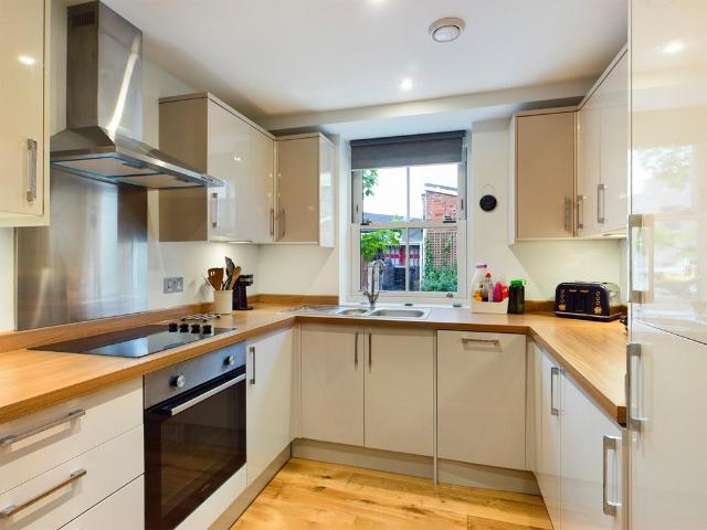 Weybourne House, 7 Whitehart Row. 2 bed apartment to rent £1,500 pcm £346 pw