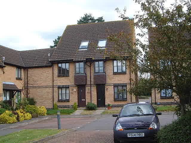 Weybrook Park, Guildford GU4 1 bed maisonette to rent £1,250 pcm £288 pw