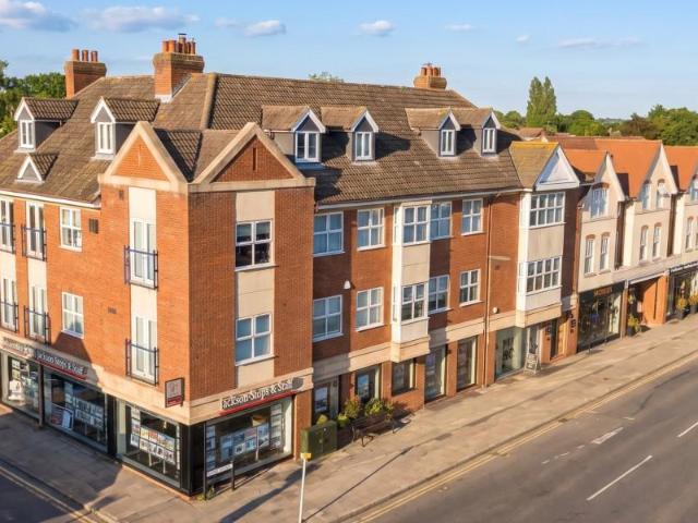 Weybridge, Surrey, KT13 1 bed apartment to rent £1,495 pcm £345 pw