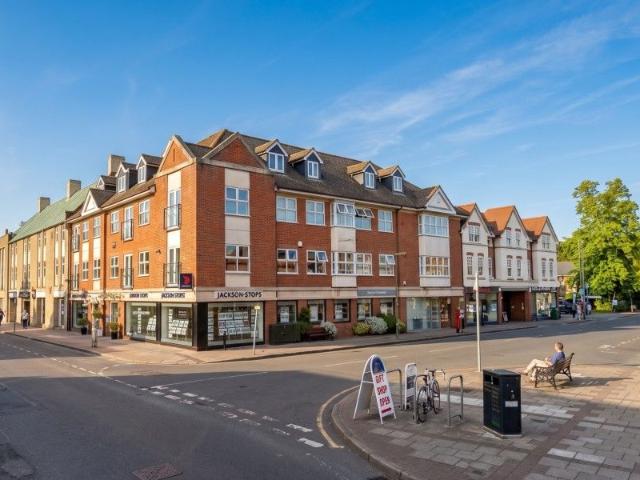 Weybridge, Surrey KT13, 1 bed flat to rent, £1,495 pcm | PrimeLocation