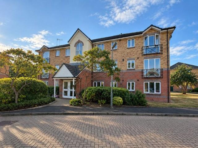 Weybridge, Surrey KT13, 2 bed flat to rent, £1,600 pcm | PrimeLocation