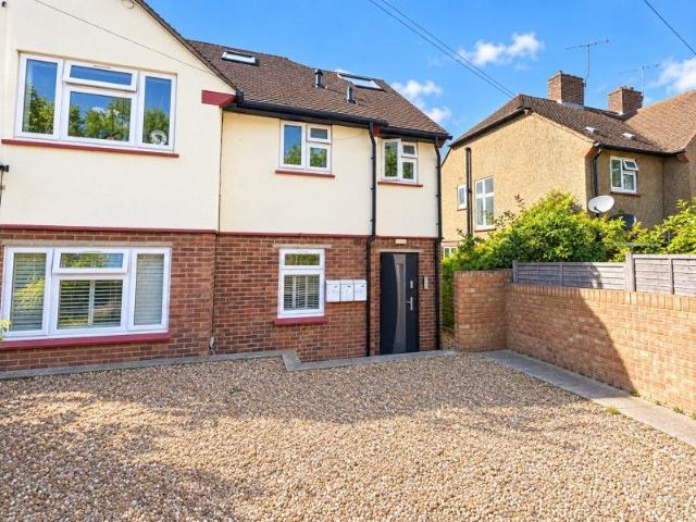 Weybridge, Surrey KT13, 2 bed flat to rent, £1,750 pcm | PrimeLocation