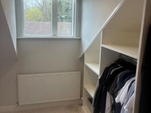 Weydown Road, Haslemere 2 bed flat to rent £1,695 pcm £391 pw