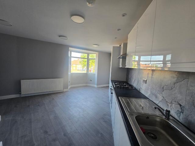 Weylond Road, Dagenham RM8, 3 bed flat to rent, £1,595 pcm | PrimeLocation