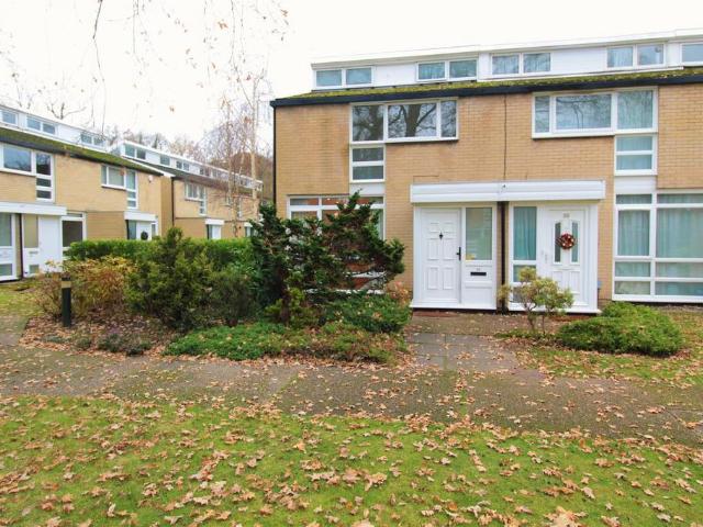 Weymede, Byfleet 3 bed end of terrace house to rent £1,650 pcm £381 pw