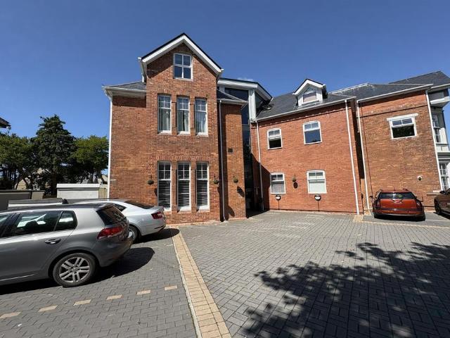 Weymouth 3 bed flat to rent £1,350 pcm £312 pw
