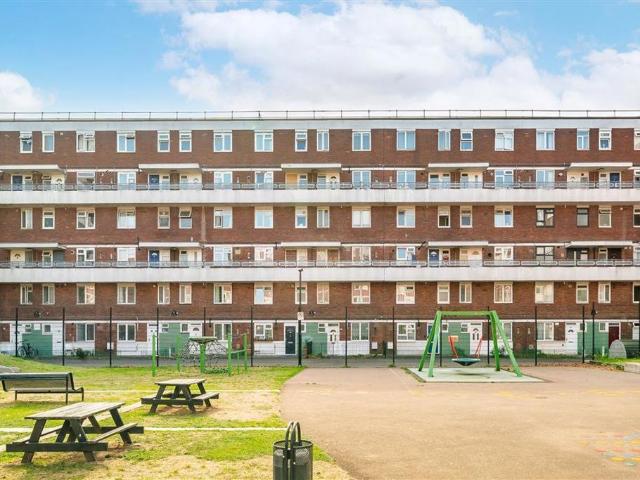 Weymouth Terrace, London E2 4 bed flat to rent £4,400 pcm £1,015 pw
