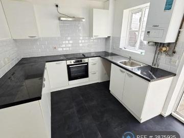 Weymouth Close, London, E6 3 bed semi detached house to rent £2,350 pcm £542 pw