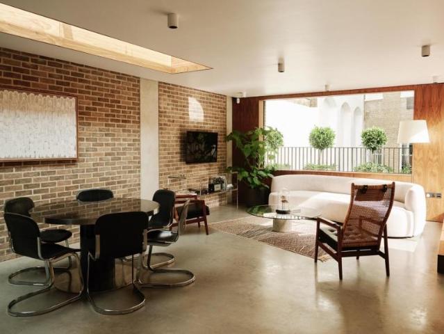 Weymouth Mews, London W1G 3 bed apartment to rent £27,148 pcm £6,265 pw