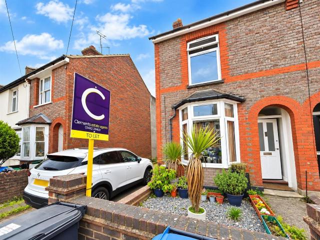 Weymouth Street, Apsley, Hemel Hempstead HP3, 2 bed end terrace house to rent, £1,650 pcm | PrimeLocation
