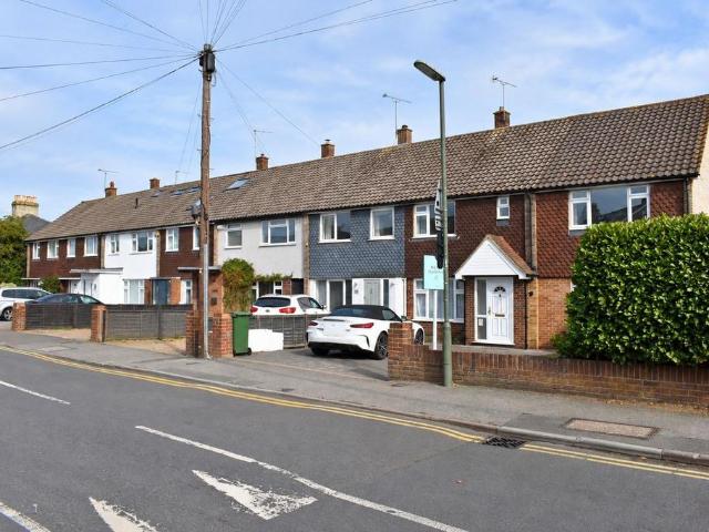 Weyside, Thames Street, Weybridge, KT13 4 bed end of terrace house to rent £2,950 pcm £681 pw