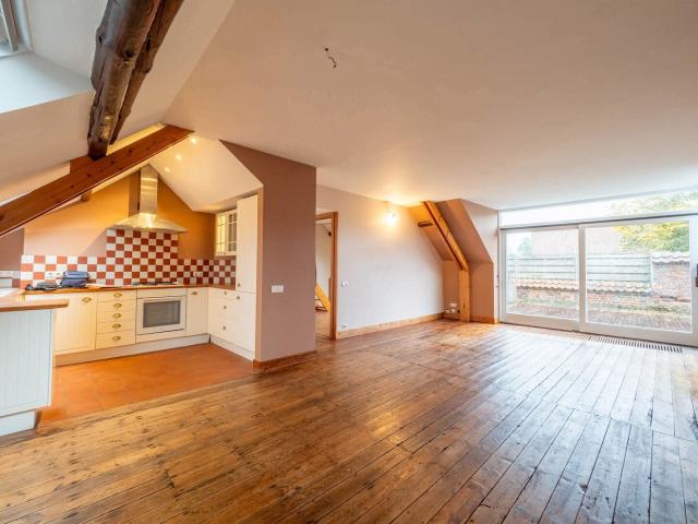 WEZEMBEEK OPPEM: Charming apartment with a large terrace!