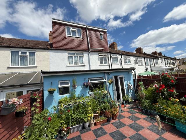 Whole 4 bed terraced house in CR7