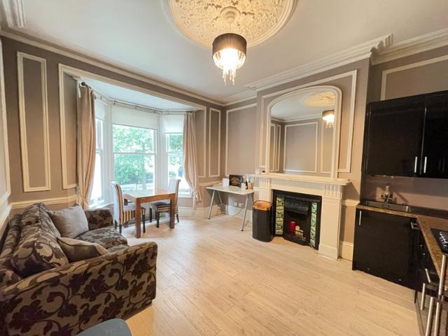 Whole 1 bed flat to rent near Hammersmith Broadway