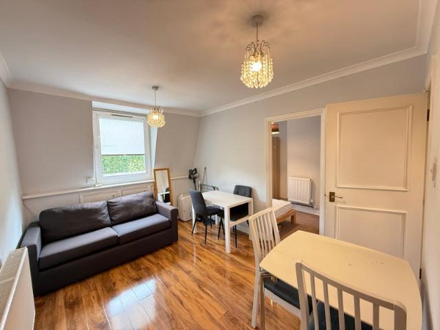 Whole 2 bed flat * Ideal for 2x IC students