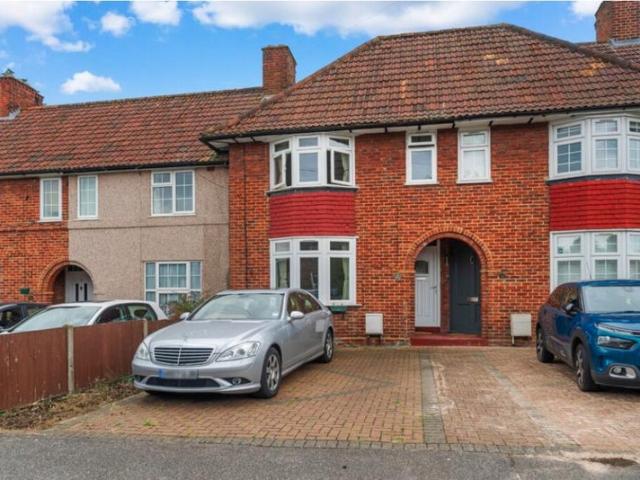 Whole 3 bed terraced house in Morden, Surrey, SM4
