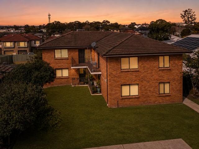 Whole Block, One Title Six Units with Outstanding Income & Upside