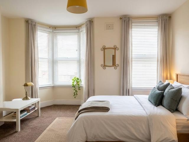 Whole Five bedrooms shared House to rent Peckham
