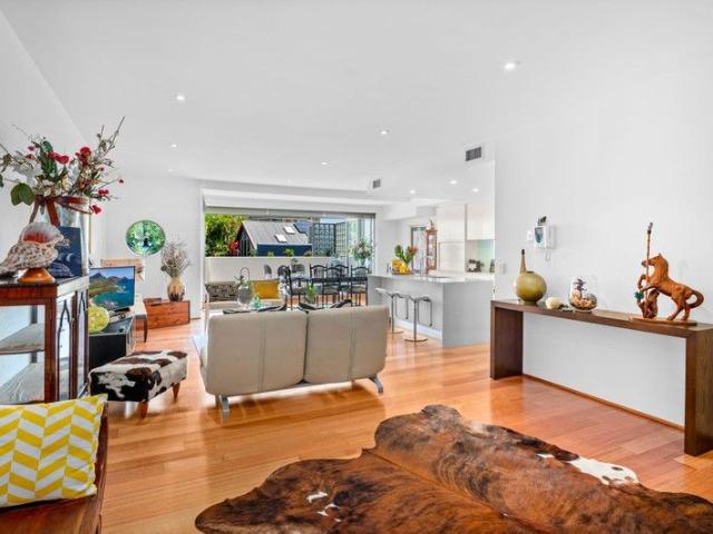 OWNER SAYS SELL. Direct Lift Access & District Views