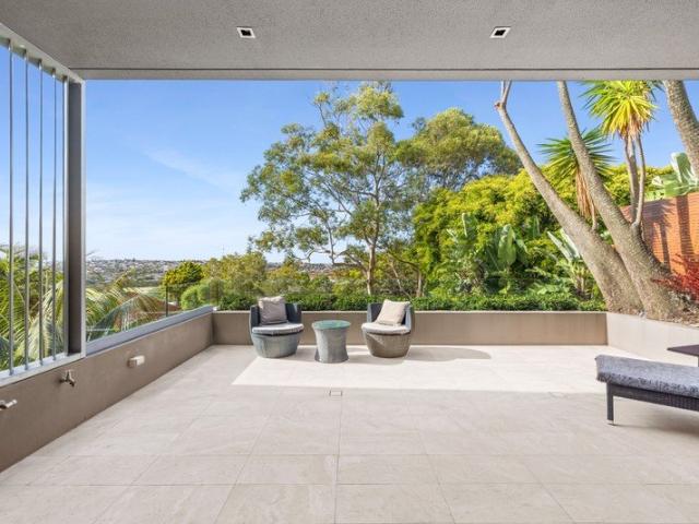 Whole Floor Luxury with Ocean & Royal Sydney Golf Course Views