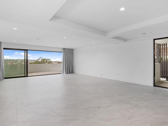 Whole Floor North Facing Apartment With Uninterrupted Views!