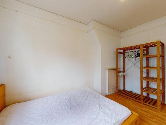 whole let 4 bedrooms near Oval