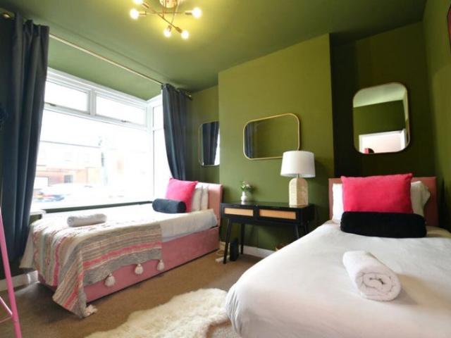 Whole Property for Rent – Cromwell Road, Salford