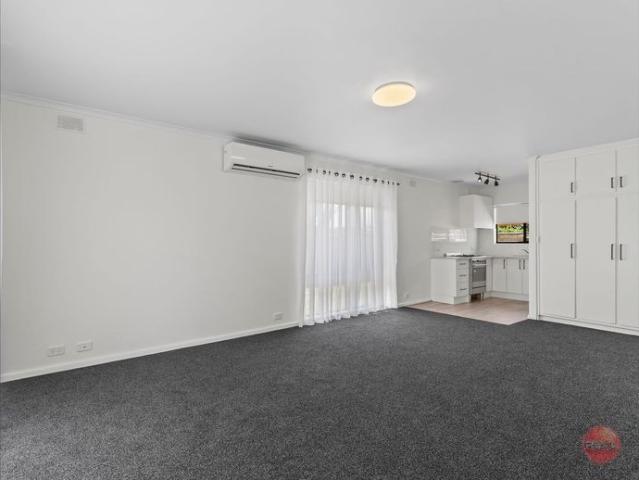 WHAT A BEAUTY 2 BED RENOVATED UNIT IN THIS BEACHSIDE LOCATION