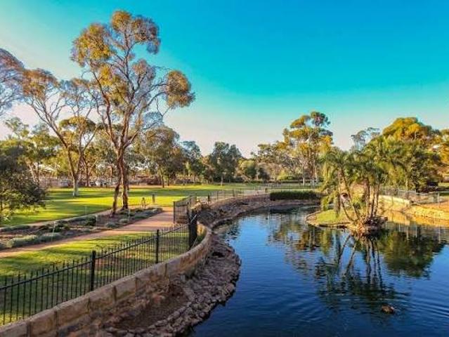 What a Location! Close to Train, Schools & Shopping | Just 22 km to Perth CBD
