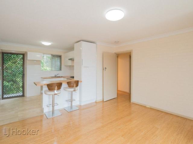 Whatley Court Charming 2 bed low maintenance living and location convenience