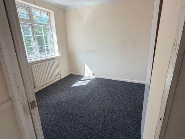 Whalebone Grove, Chadwell Heath RM6, 4 bed shared accommodation to rent, £750 pcm | PrimeLocation