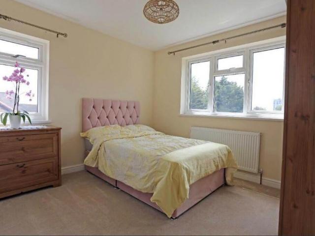 Whalebone Lane North, Romford RM6 1 bed house of multiple occupation to rent £620 pcm £143 pw
